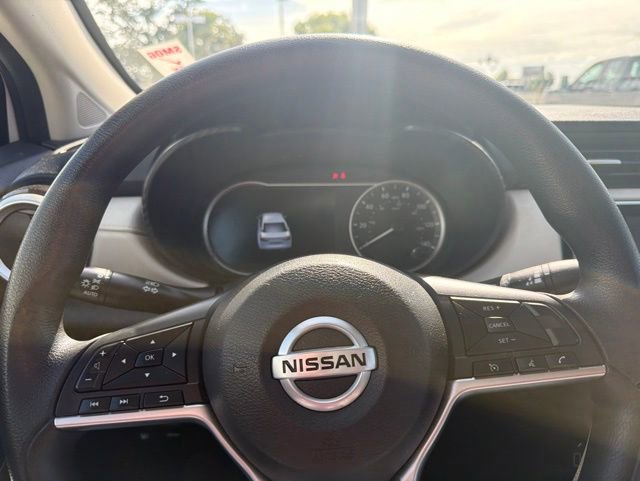 Used 2022 Nissan Versa SV FWD image 7
