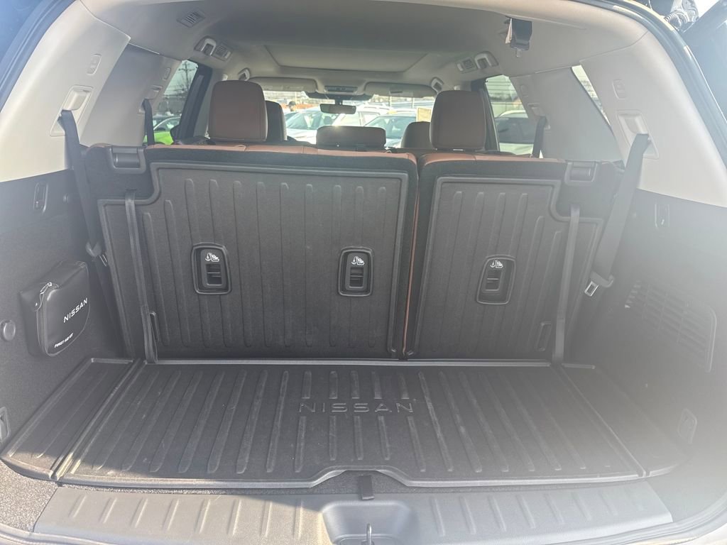Certified 2025 Nissan Pathfinder Platinum w/ Black Appearance Package image 25
