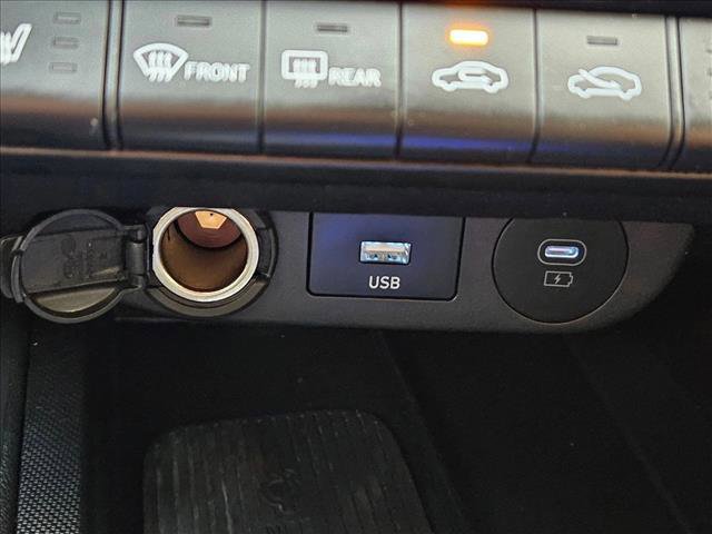 Used 2025 Hyundai Elantra Limited FWD image 24