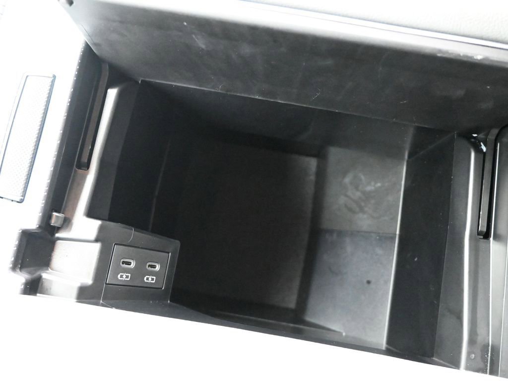 Used 2025 Toyota Sienna XLE image 27