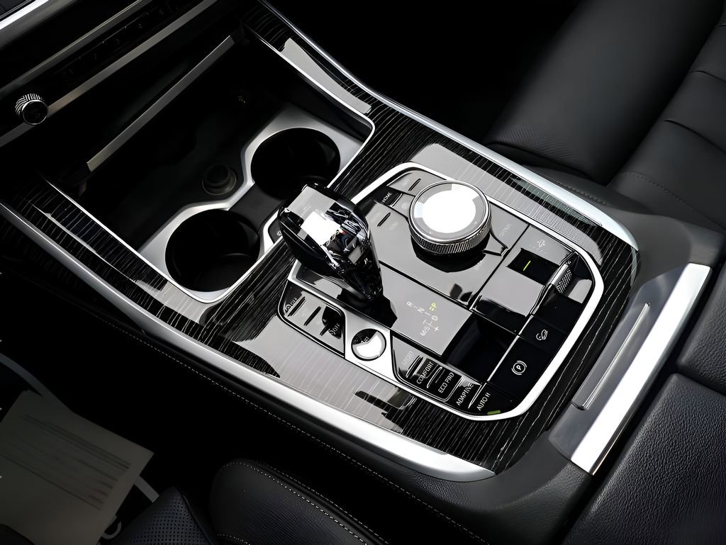Used 2022 BMW X7 M50i w/ Dynamic Handling Package AWD/4WD image 29