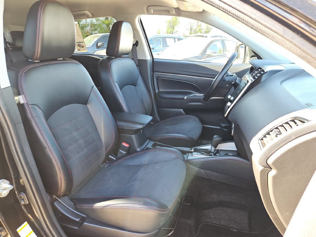 Used 2025 Mitsubishi Outlander Sport SE AWD/4WD image 28