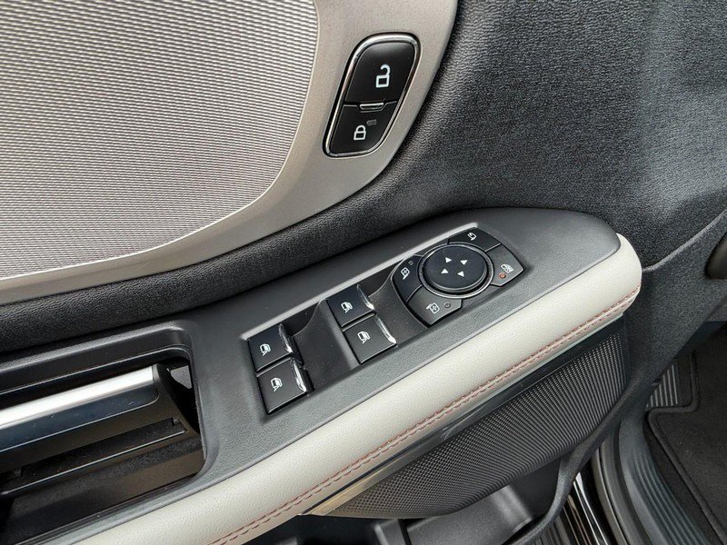 Used 2025 Ford Expedition Active AWD/4WD image 33