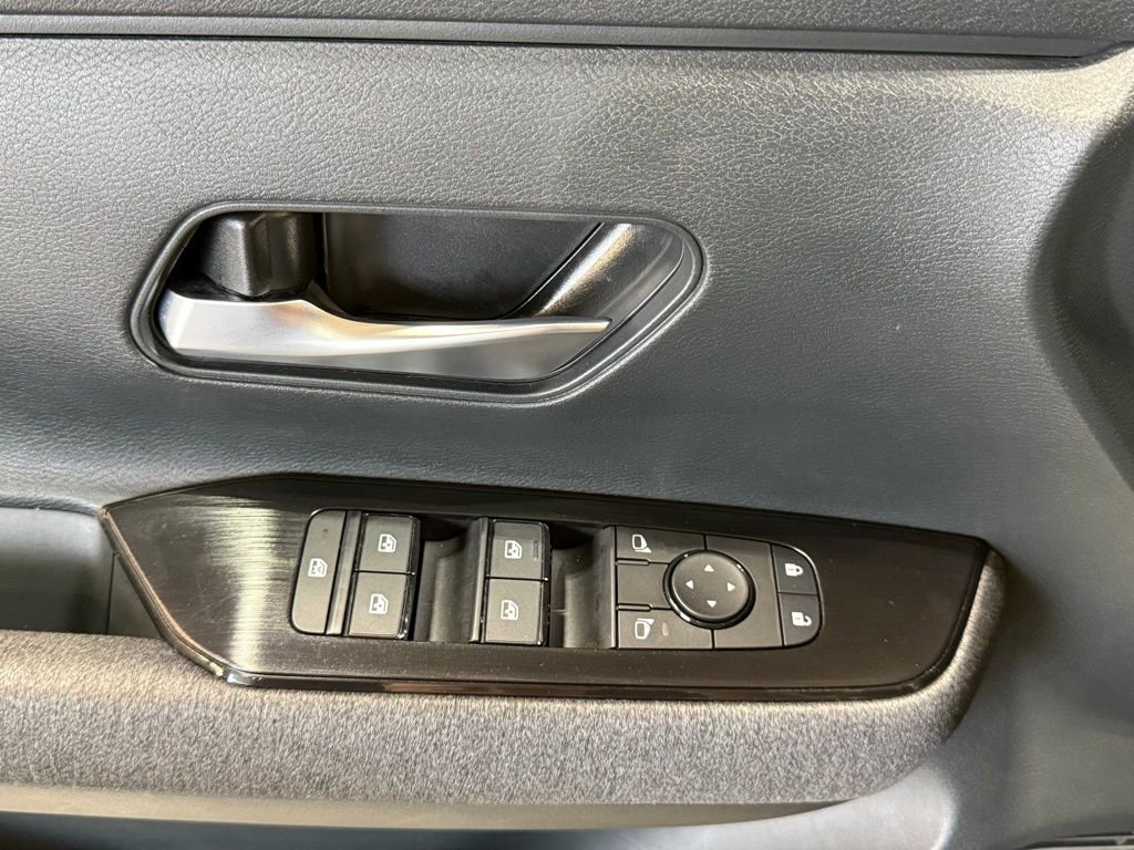 Used 2025 Nissan Kicks SV w/ Charging Package image 26