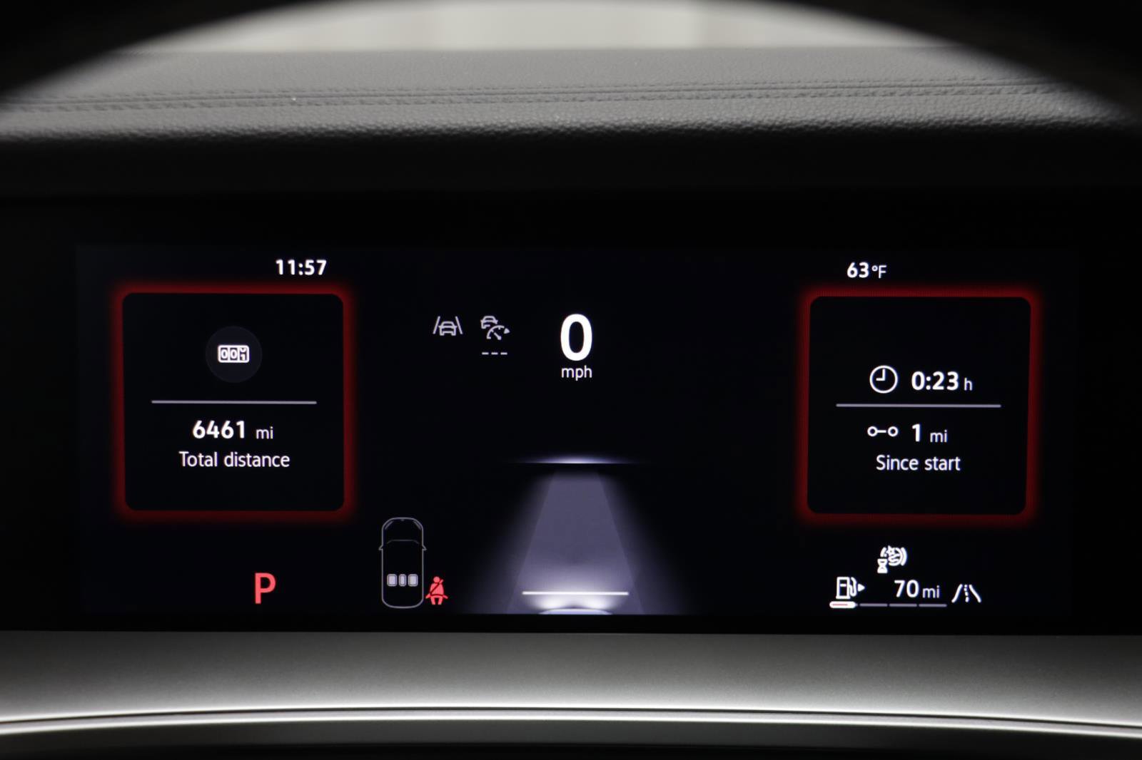 Used 2025 Volkswagen Tiguan SE w/ Panoramic Sunroof Package image 7