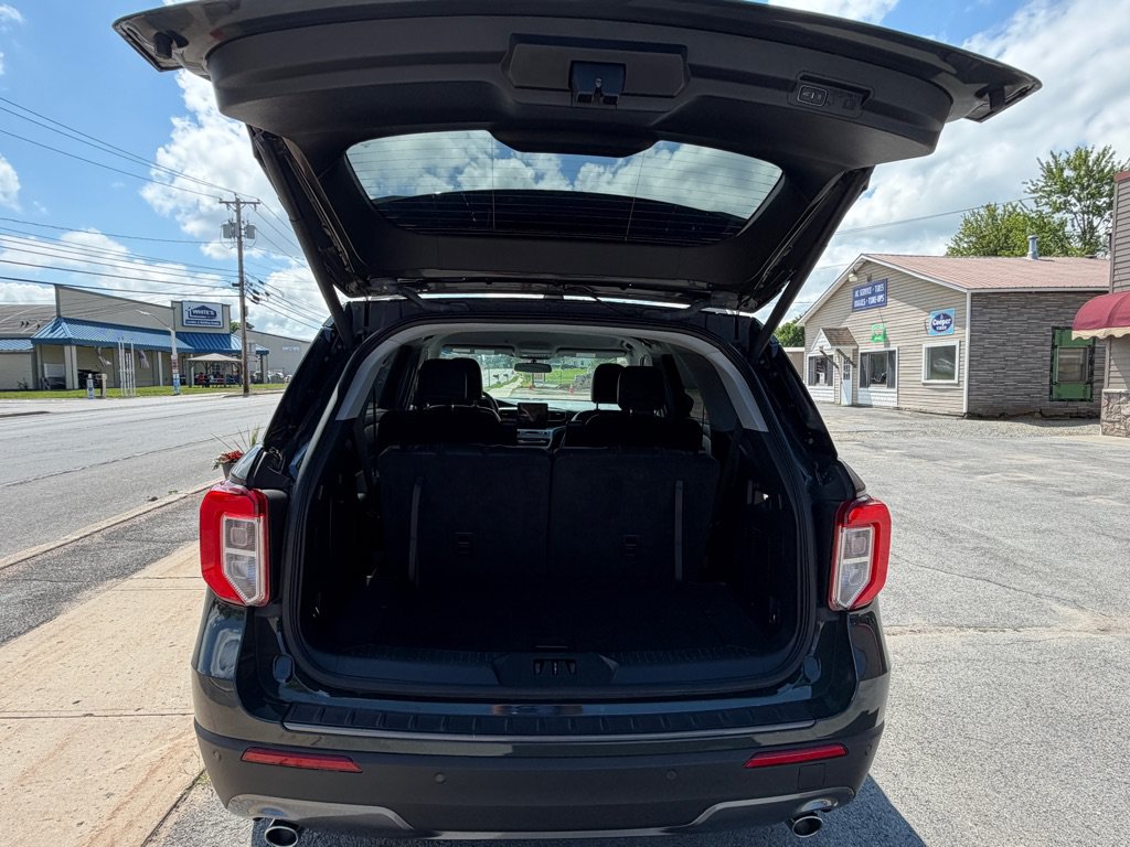 Used 2022 Ford Explorer XLT w/ Equipment Group 202A AWD/4WD image 27