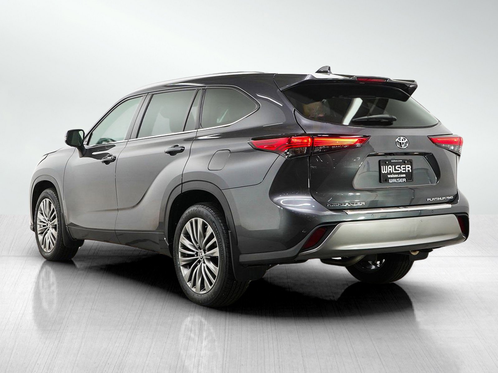 Used 2021 Toyota Highlander Platinum AWD/4WD image 3