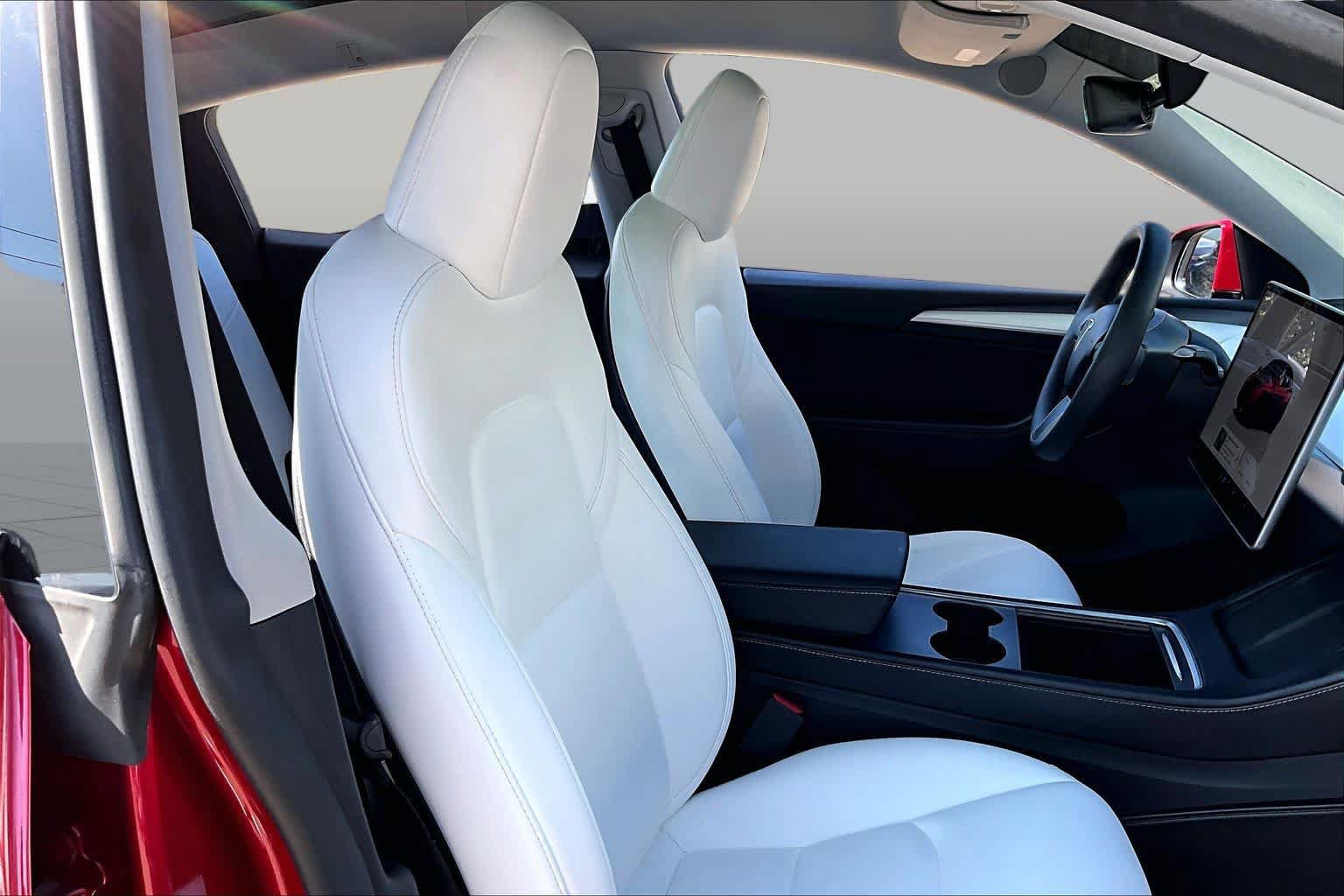Used 2024 Tesla Model Y 2WD image 8