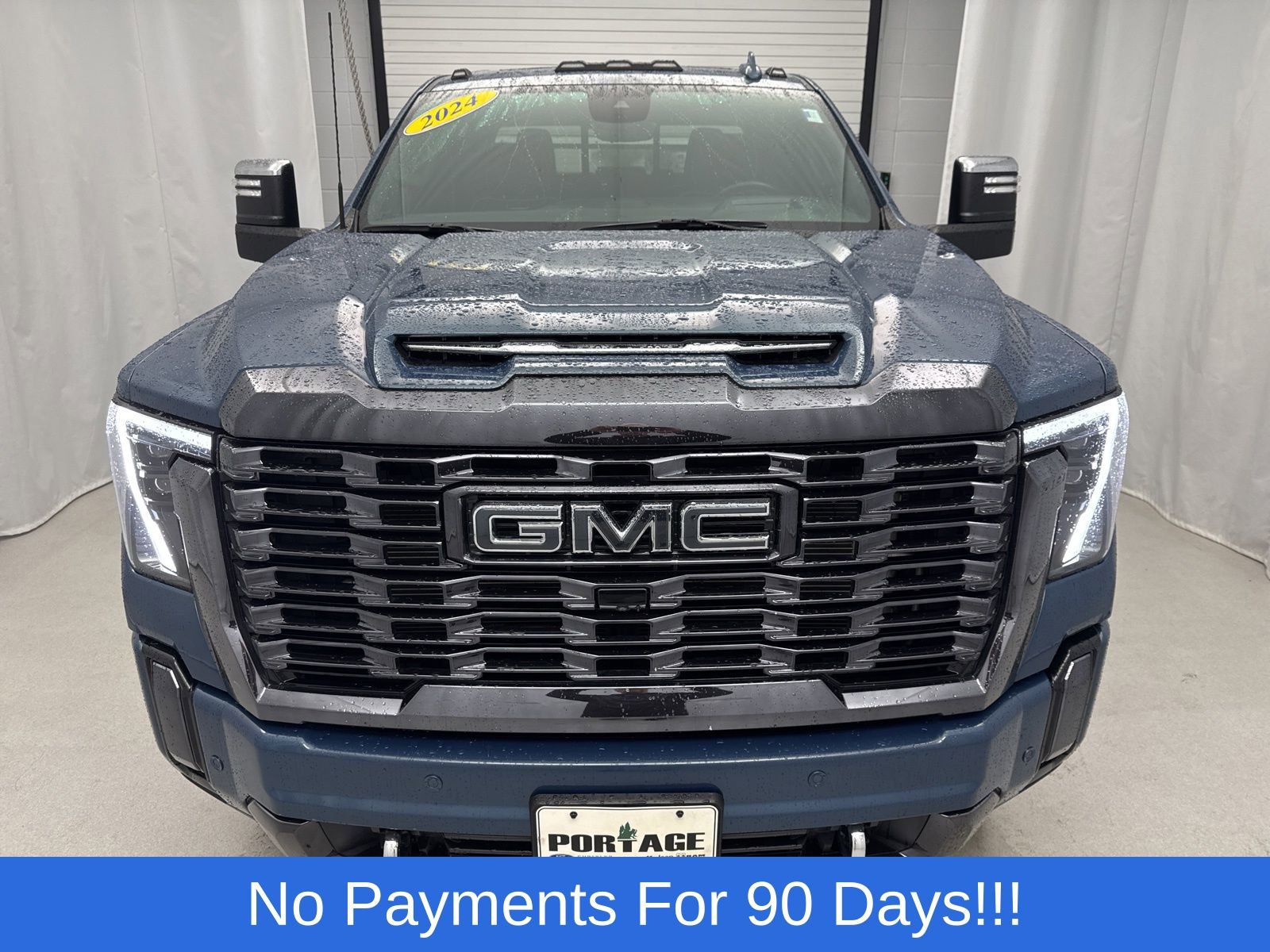 Used 2024 GMC Sierra 3500 Denali Ultimate image 9