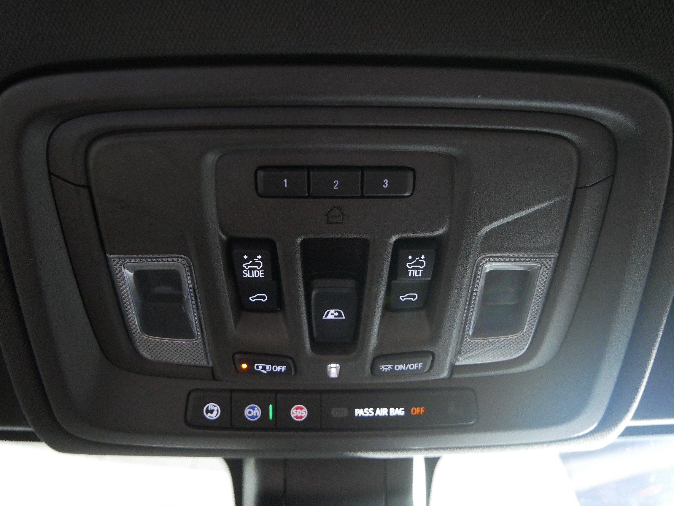 Certified 2019 Chevrolet Silverado 1500 LTZ w/ LTZ Premium Package AWD/4WD image 32