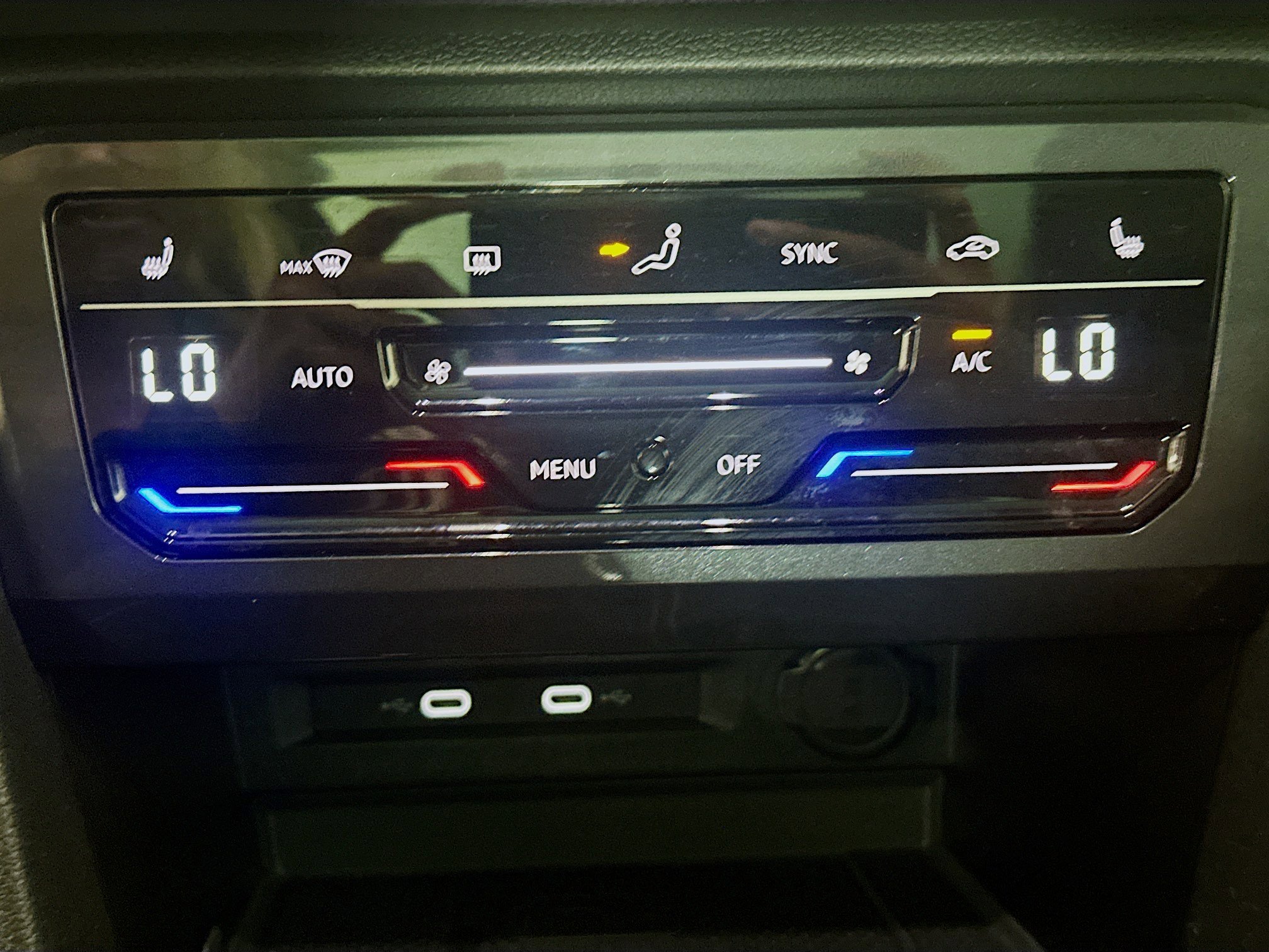 Used 2022 Volkswagen Tiguan SE w/ Panoramic Sunroof Package image 23