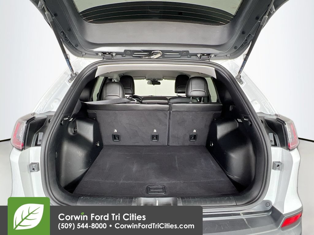 Used 2020 Jeep Cherokee Latitude Plus w/ Cold Weather Group AWD/4WD image 14