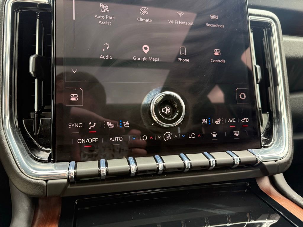 Used 2026 GMC Yukon Denali w/ Sun & Power Step Package image 17