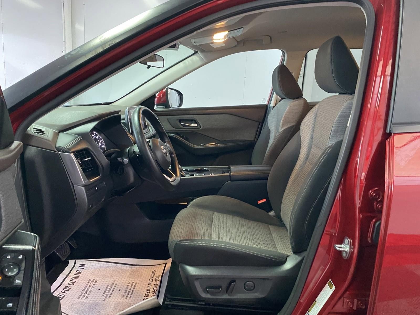 Used 2022 Nissan Rogue SV FWD image 19