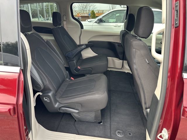 Certified 2023 Chrysler Voyager LX image 16