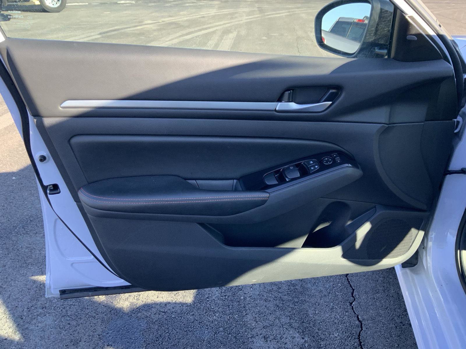 Used 2024 Nissan Altima 2.5 SR image 17