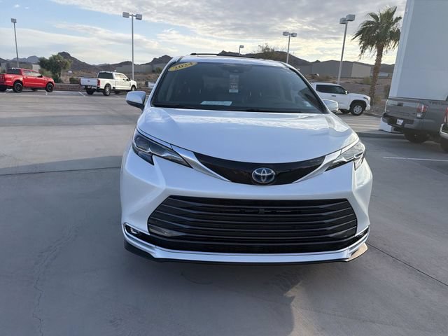Certified 2024 Toyota Sienna Platinum FWD image 2