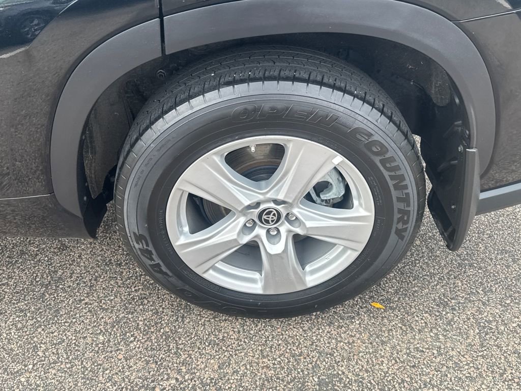 Used 2024 Toyota Highlander LE image 40