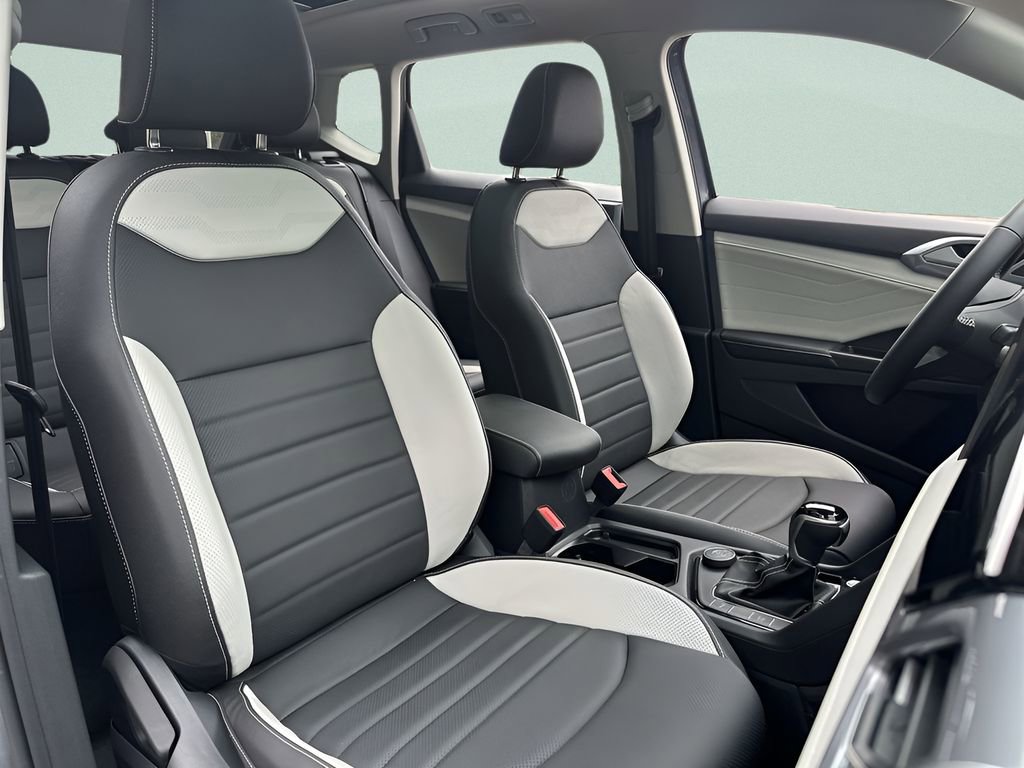 New 2026 Volkswagen Taos SEL image 25