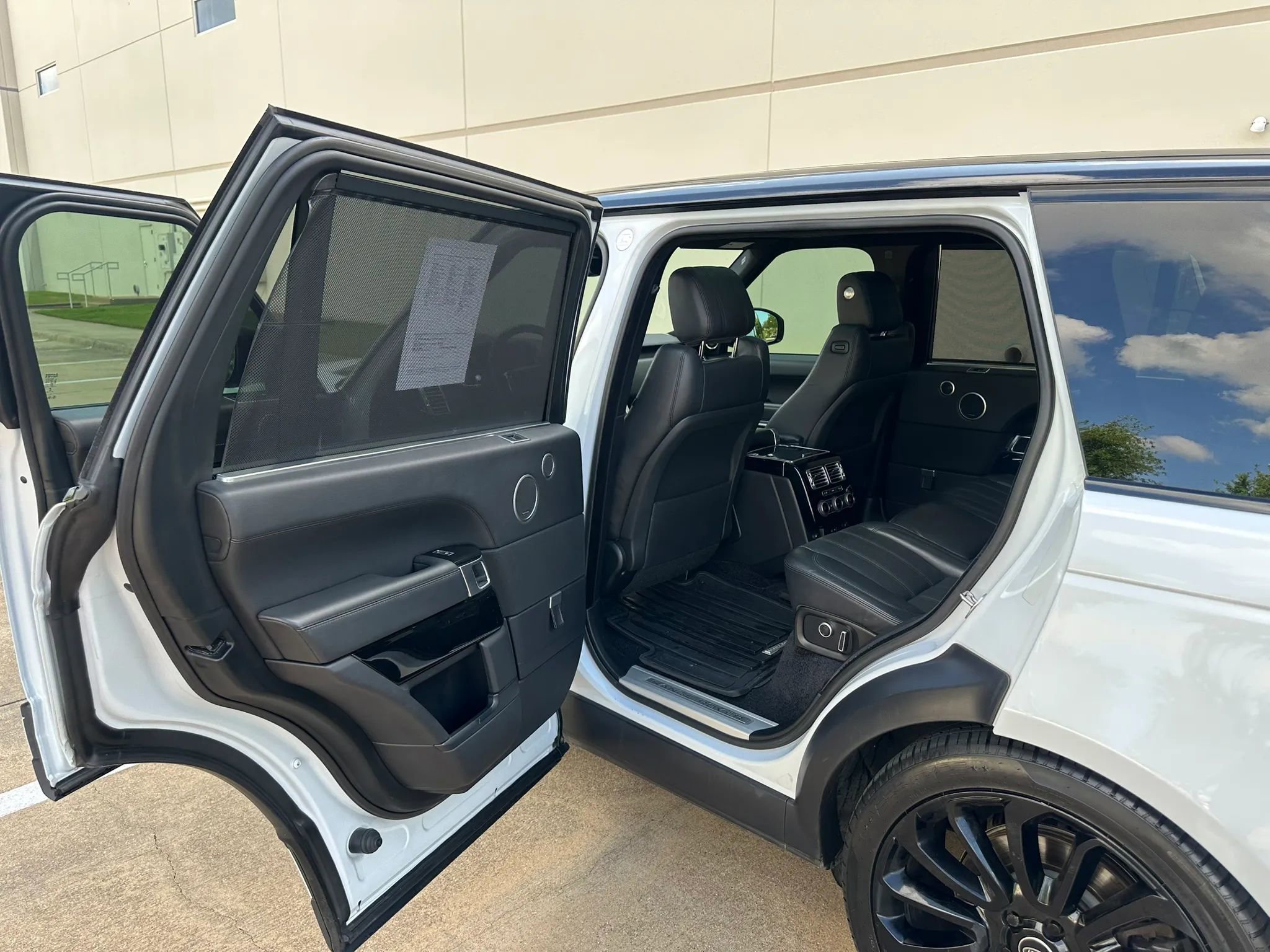 Used 2017 Land Rover Range Rover Long Wheelbase Supercharged image 17