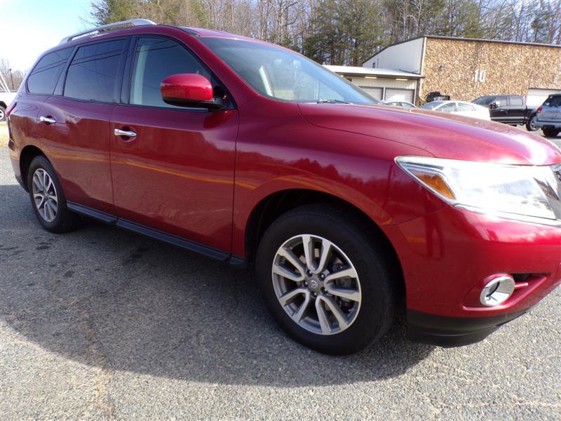 Used 2016 Nissan Pathfinder SV image 4