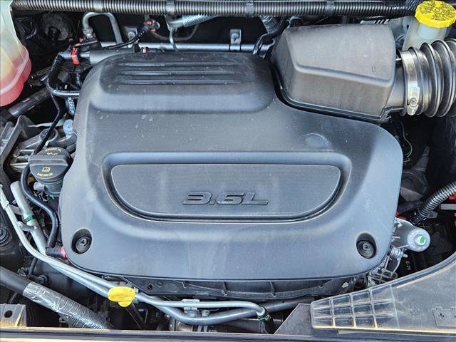 Used 2023 Chrysler Pacifica Touring-L w/ Uconnect Theater Family Group AWD/4WD image 25