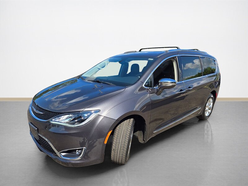 Used 2017 Chrysler Pacifica Limited FWD image 8