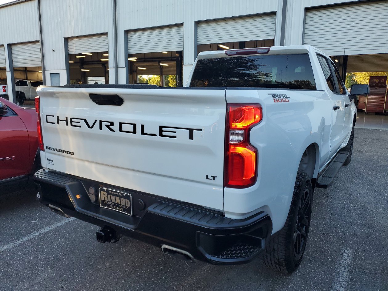 Used 2021 Chevrolet Silverado 1500 LT Trail Boss w/ LPO, Dark Essentials Package AWD/4WD image 4