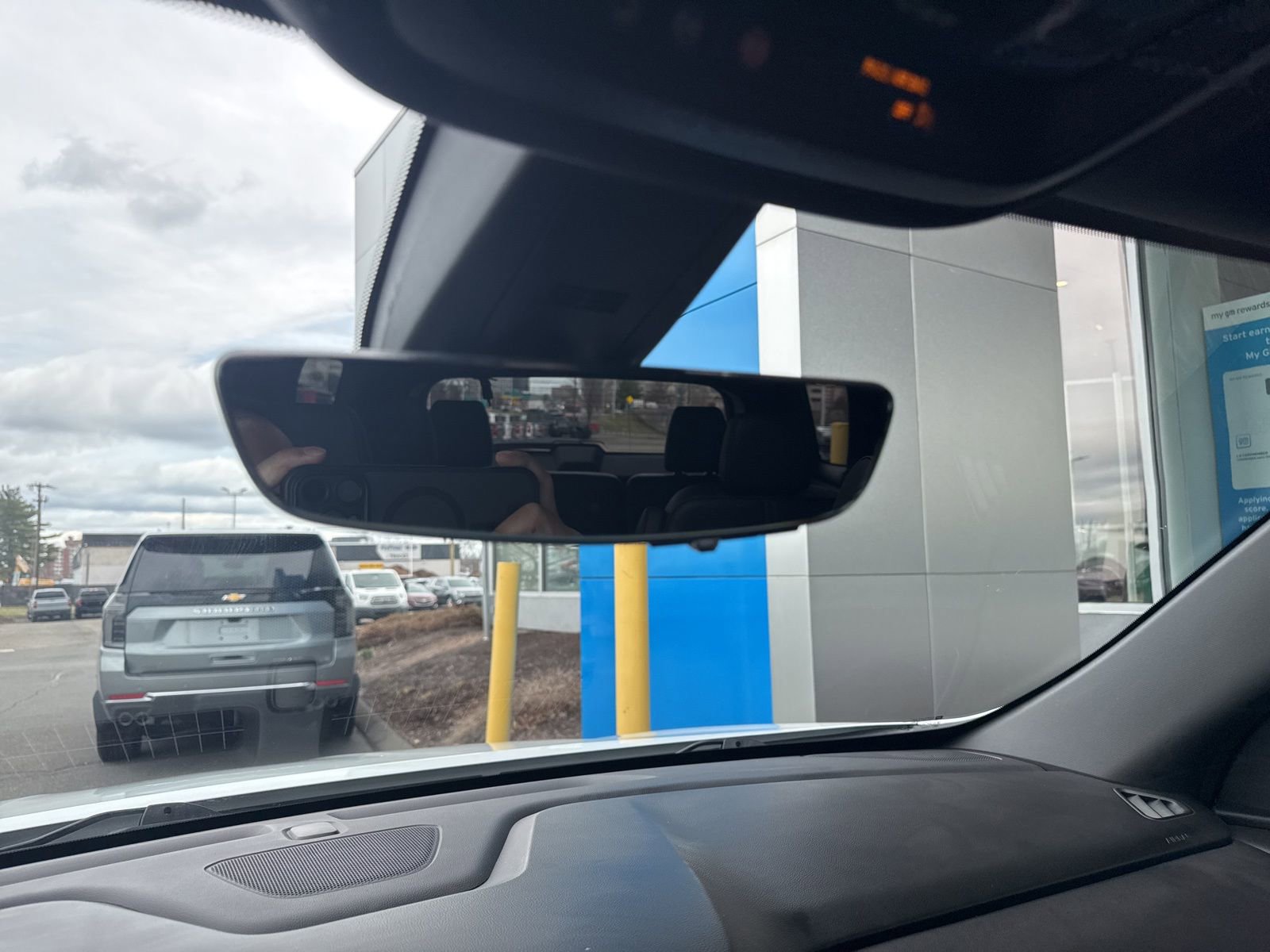 Used 2023 Chevrolet Traverse RS image 35