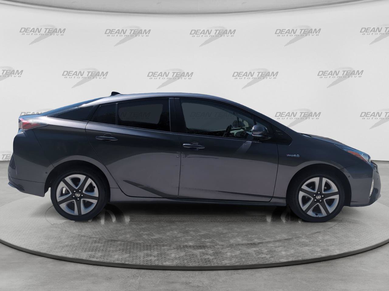 Used 2017 Toyota Prius Three Touring FWD image 9