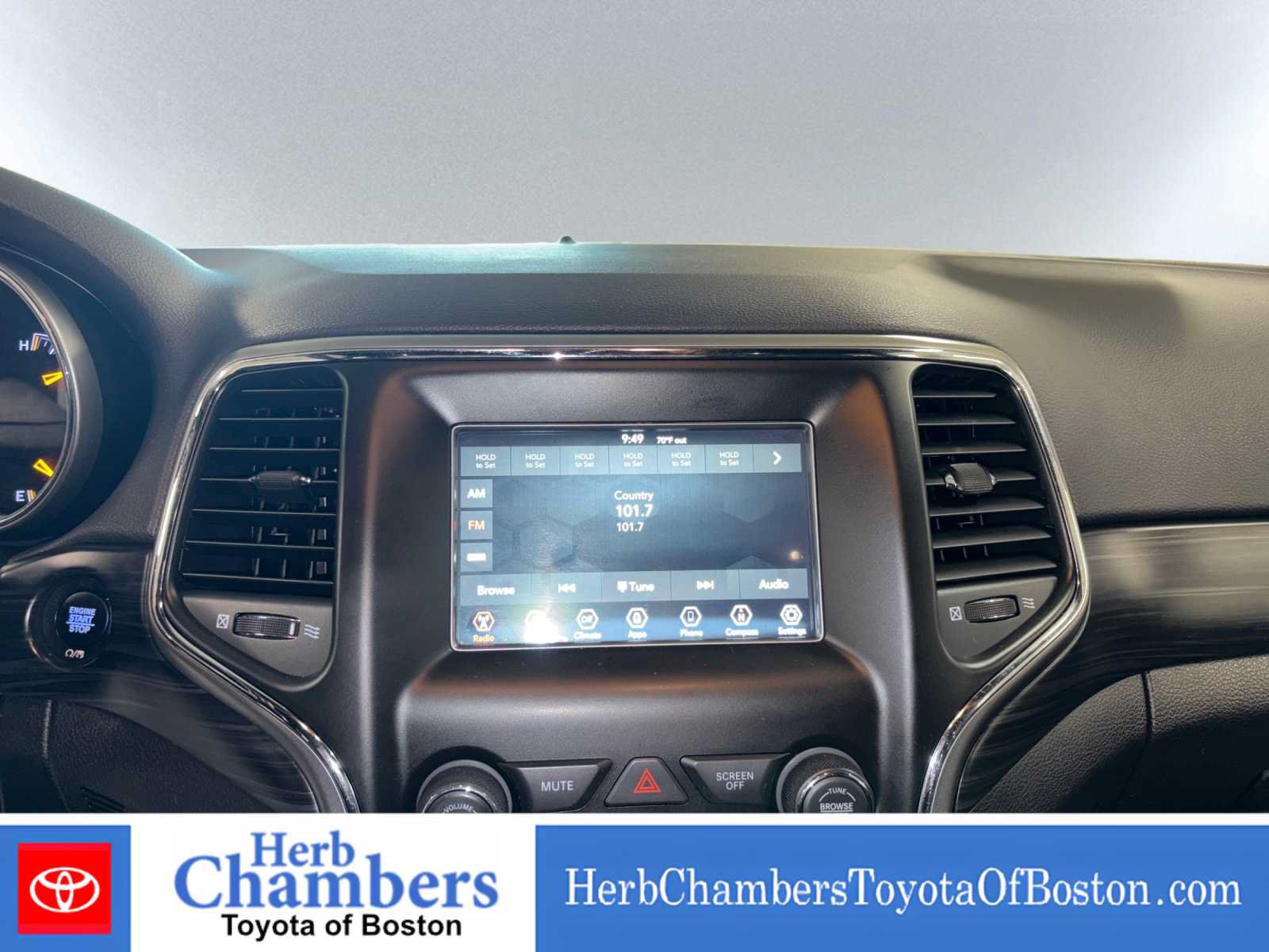 Used 2020 Jeep Grand Cherokee Laredo AWD/4WD image 15