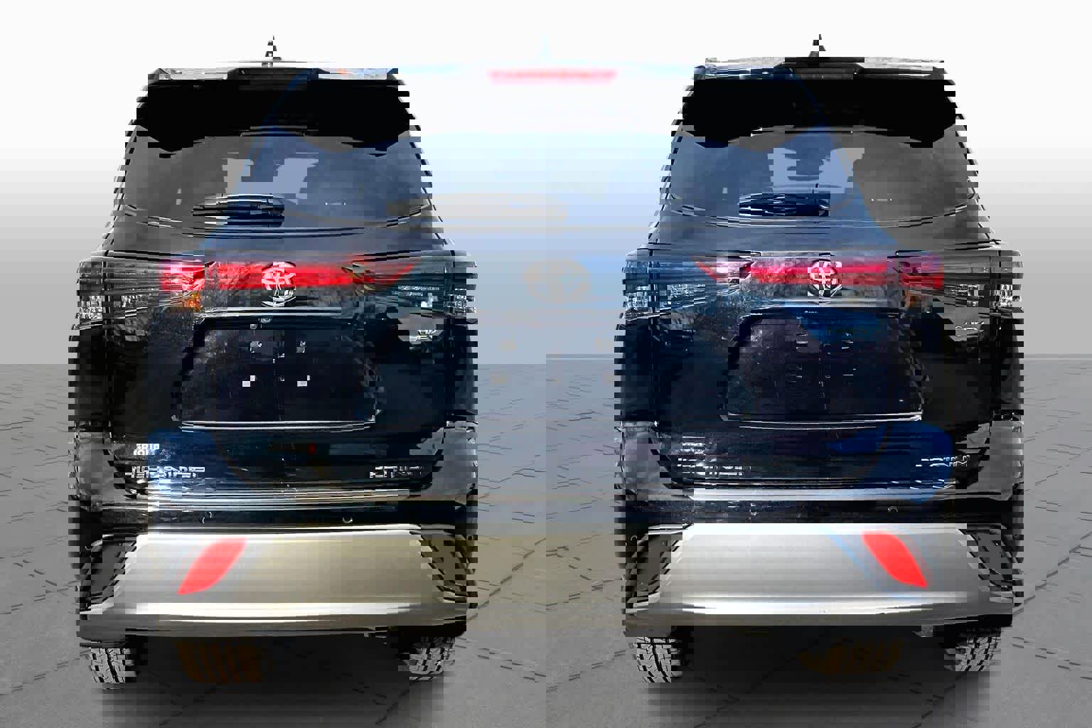 Used 2025 Toyota Highlander Platinum image 5