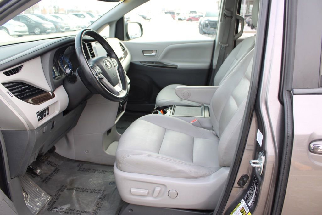 Used 2015 Toyota Sienna XLE Premium image 16