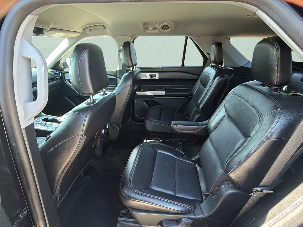 Used 2021 Ford Explorer Limited w/ Equipment Group 301A AWD/4WD image 17