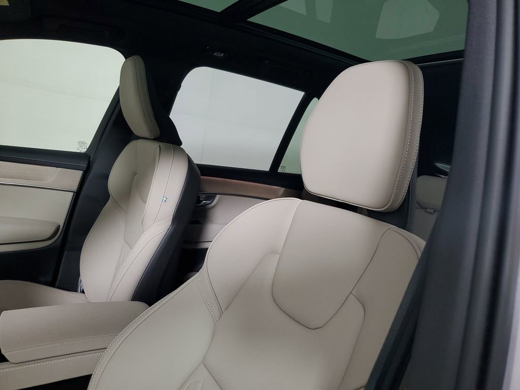 Certified 2026 Volvo XC90 B6 Plus w/ Protection Package Premier image 23