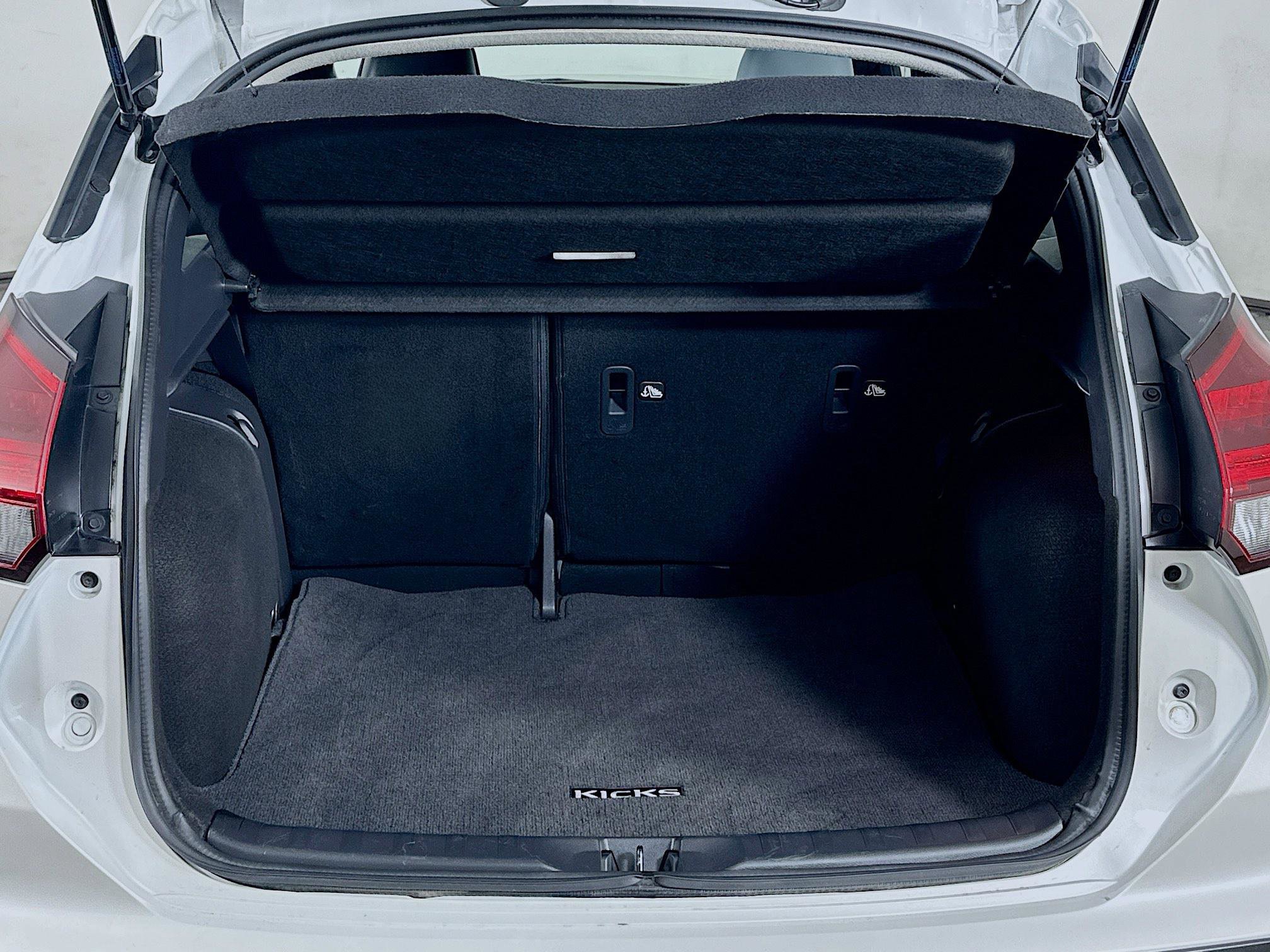 Used 2024 Nissan Kicks SR w/ SR Premium Package image 29