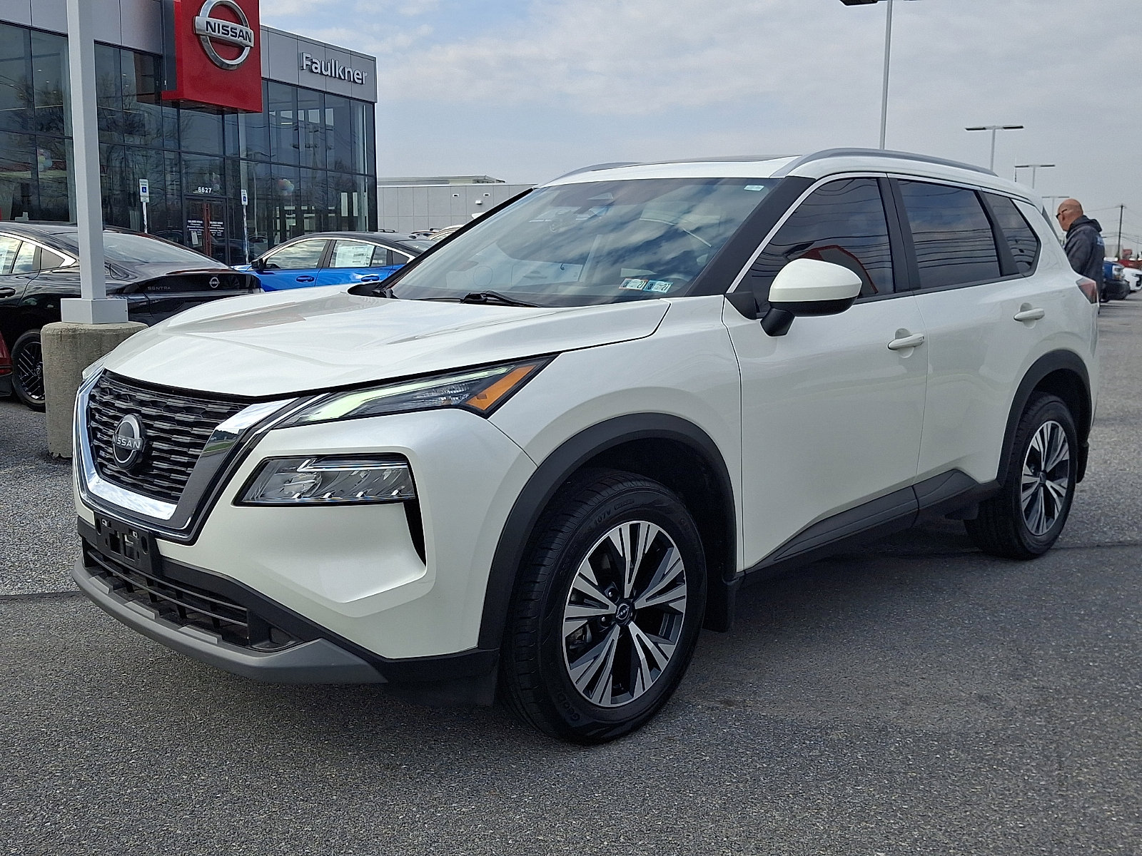 Certified 2023 Nissan Rogue SV w/ SV Premium B Package AWD/4WD image 4