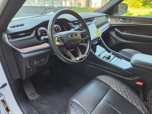 Used 2025 Jeep Grand Cherokee Summit w/ Obsidian Package AWD/4WD image 16
