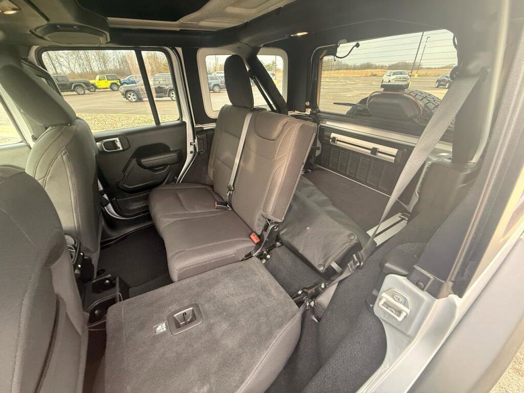 Used 2022 Jeep Wrangler Unlimited Sport AWD/4WD image 16