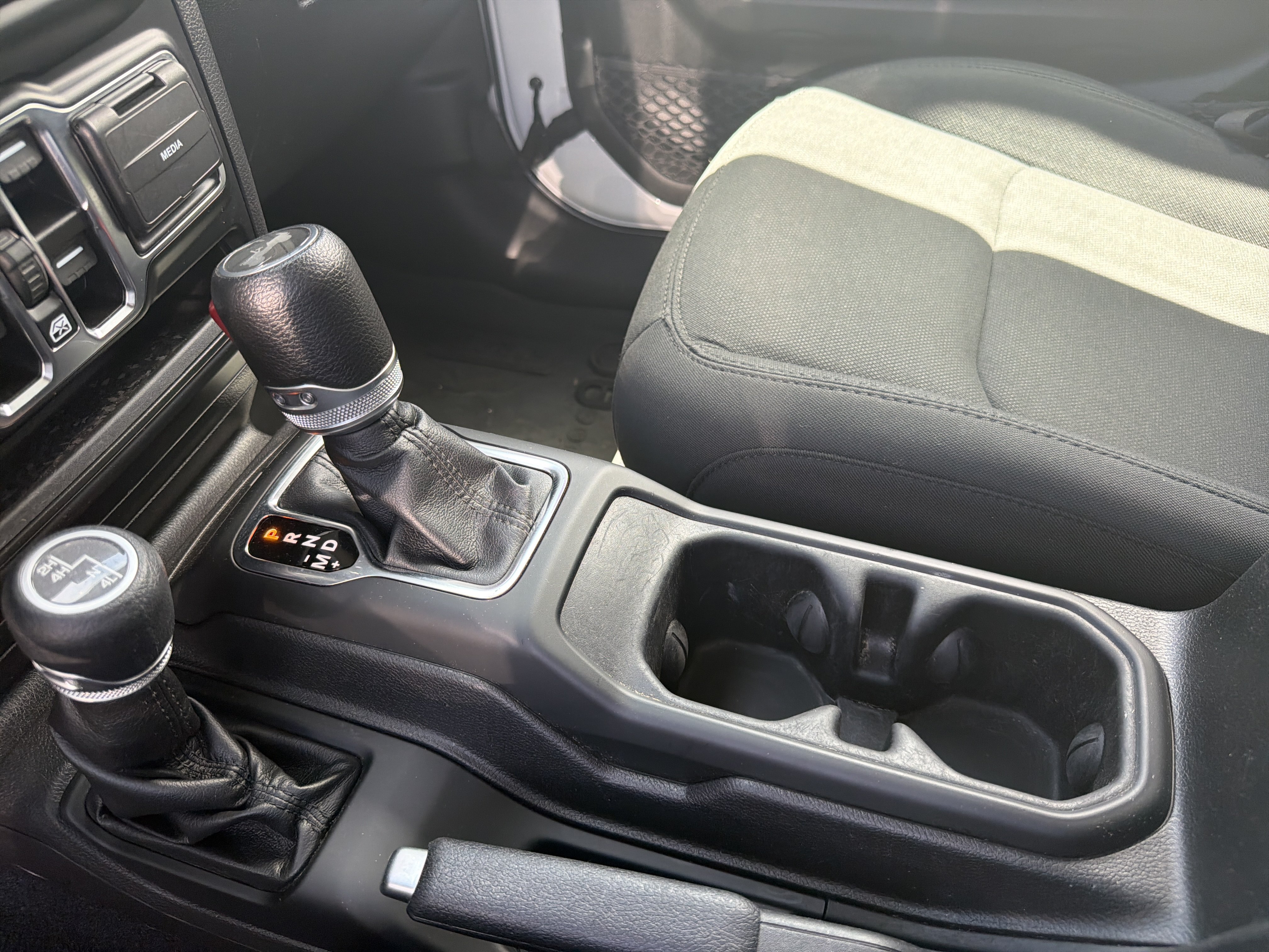 Used 2022 Jeep Wrangler Unlimited Willys AWD/4WD image 19