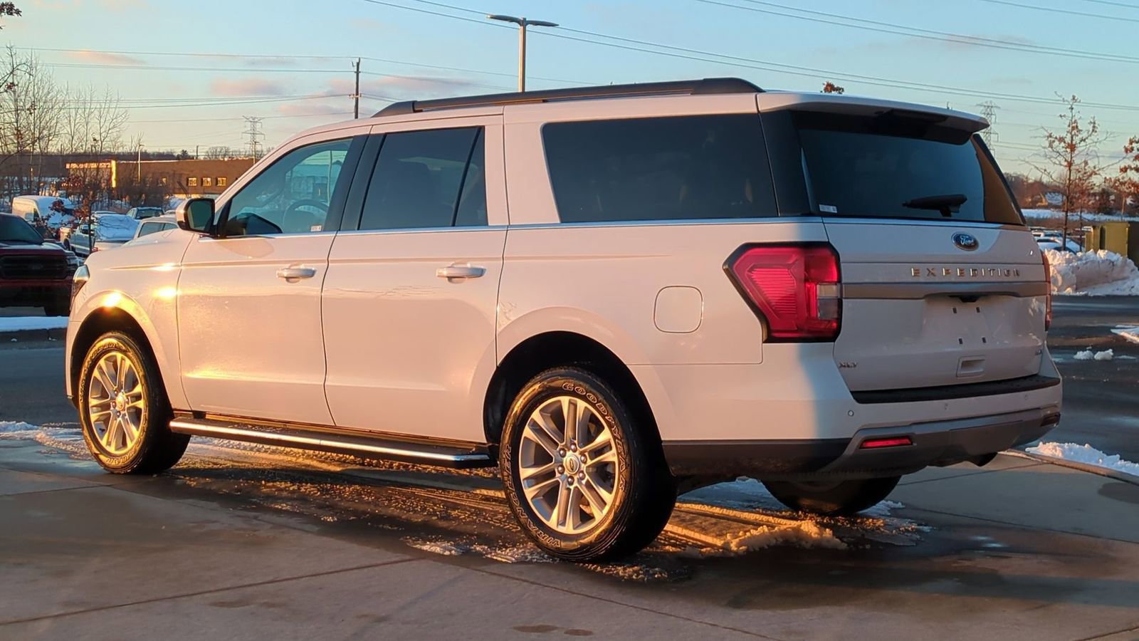 Used 2022 Ford Expedition Max XLT image 3