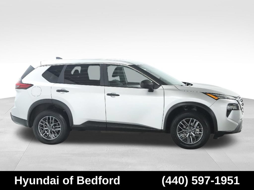 Used 2024 Nissan Rogue S AWD/4WD image 12