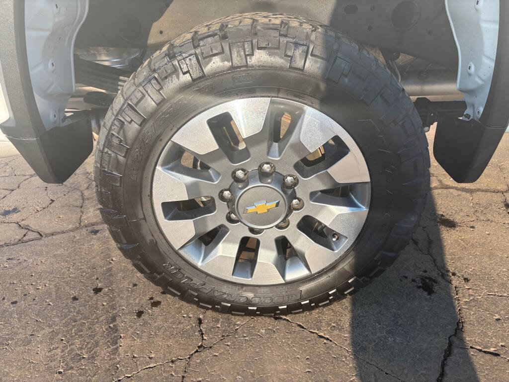 Used 2023 Chevrolet Silverado 2500 Custom w/ Custom Value Package image 5