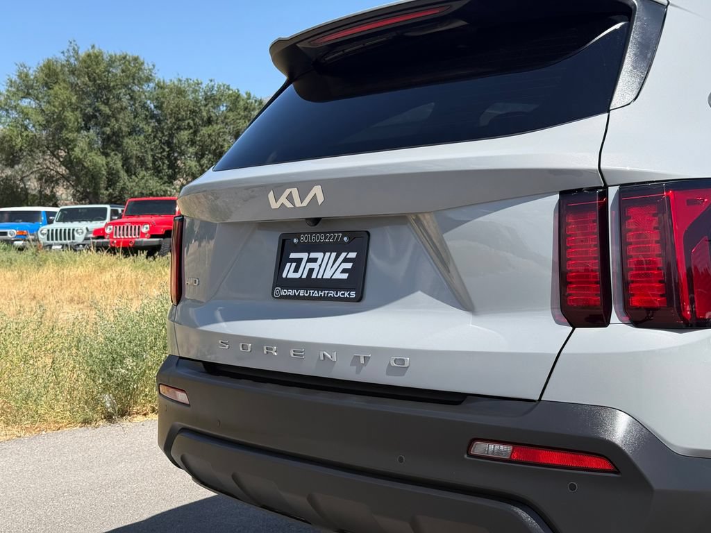 Used 2022 Kia Sorento LX AWD/4WD image 14