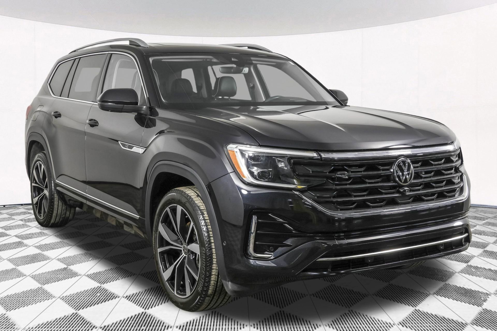 Used 2024 Volkswagen Atlas SEL Premium R-Line image 16