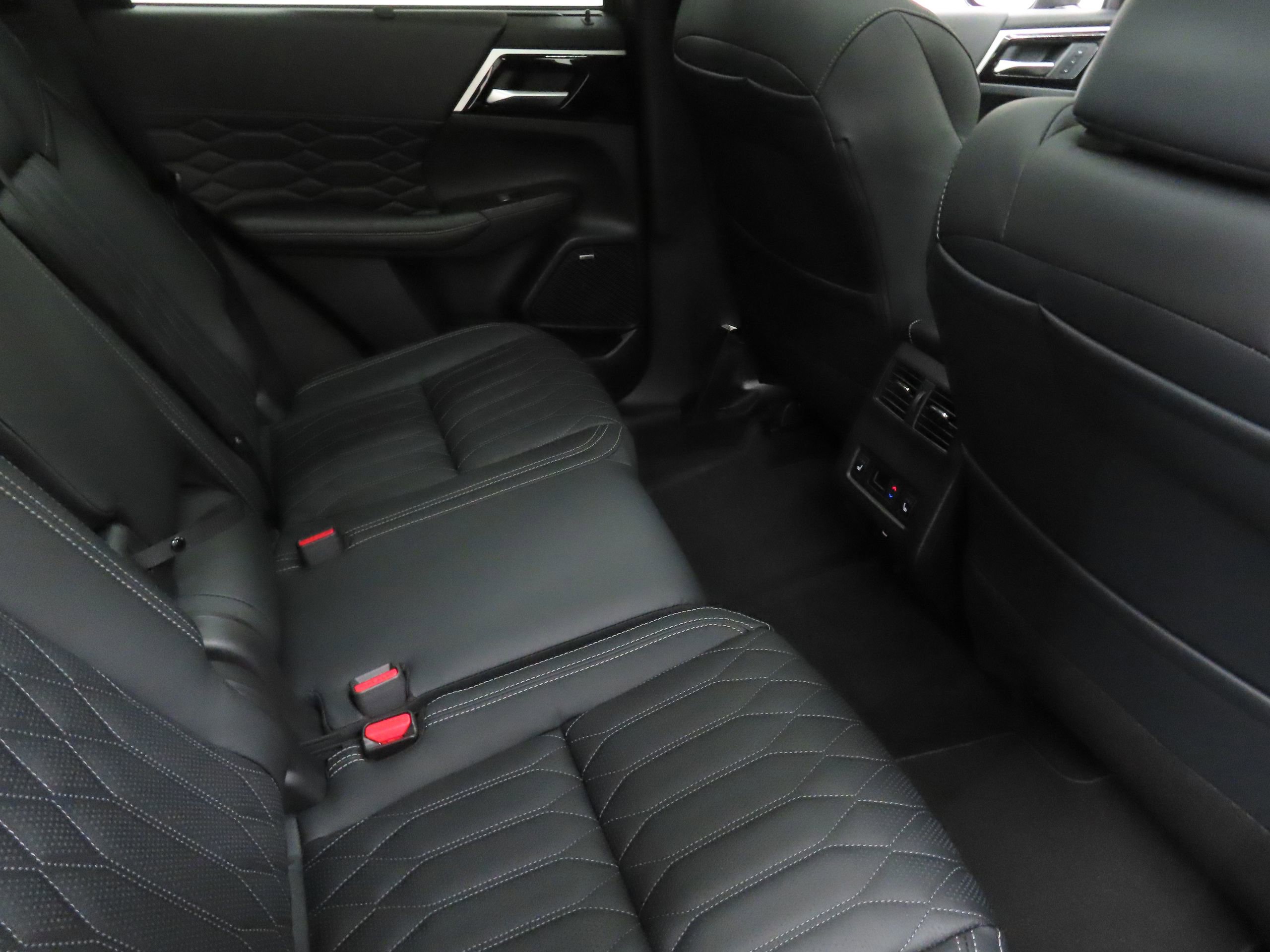 New 2026 Mitsubishi Outlander SEL FWD image 25