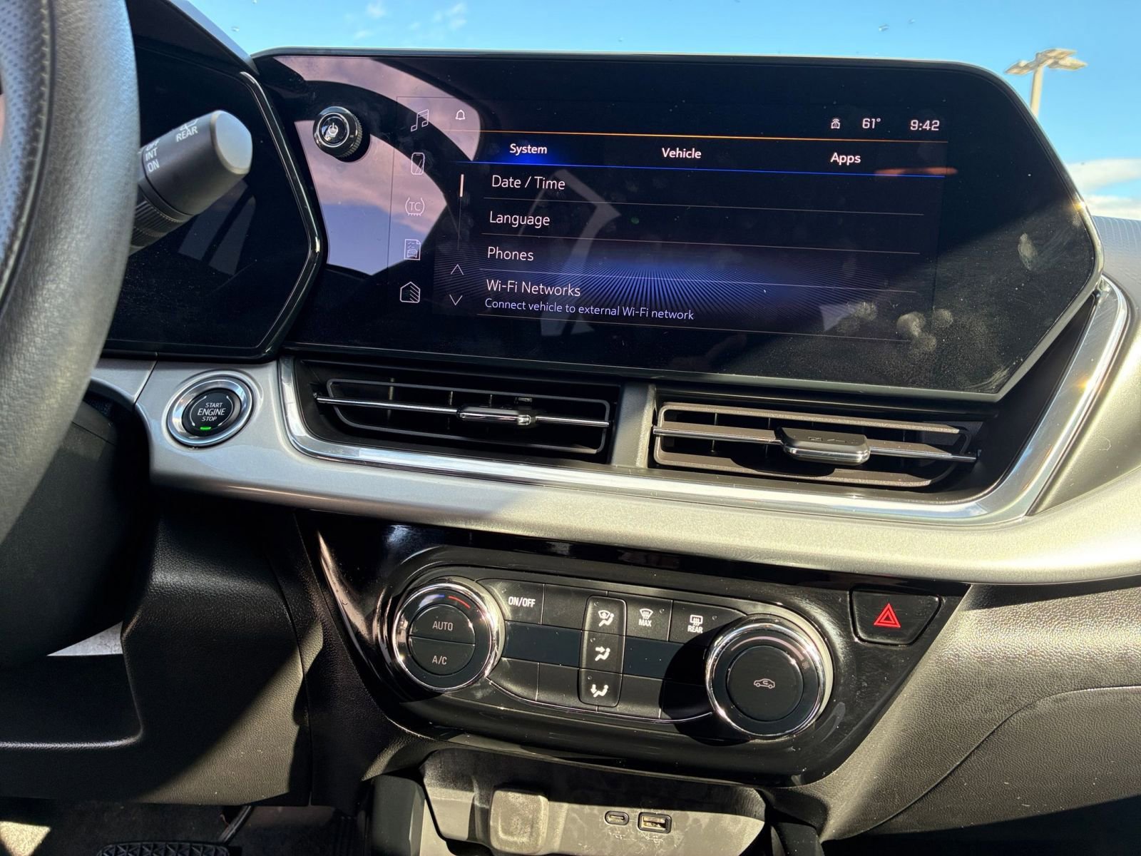 Used 2025 Chevrolet Trax LT image 17