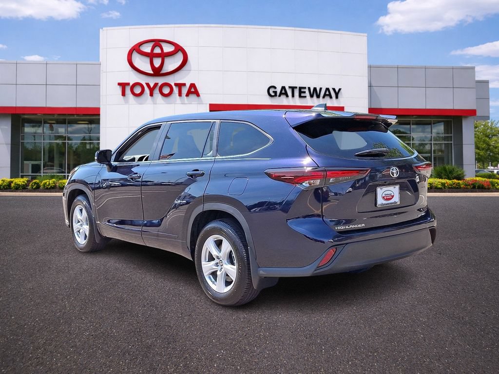 Used 2025 Toyota Highlander LE AWD/4WD image 7