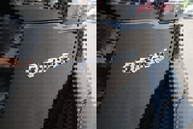 Used 2025 Subaru Outback Premium image 12