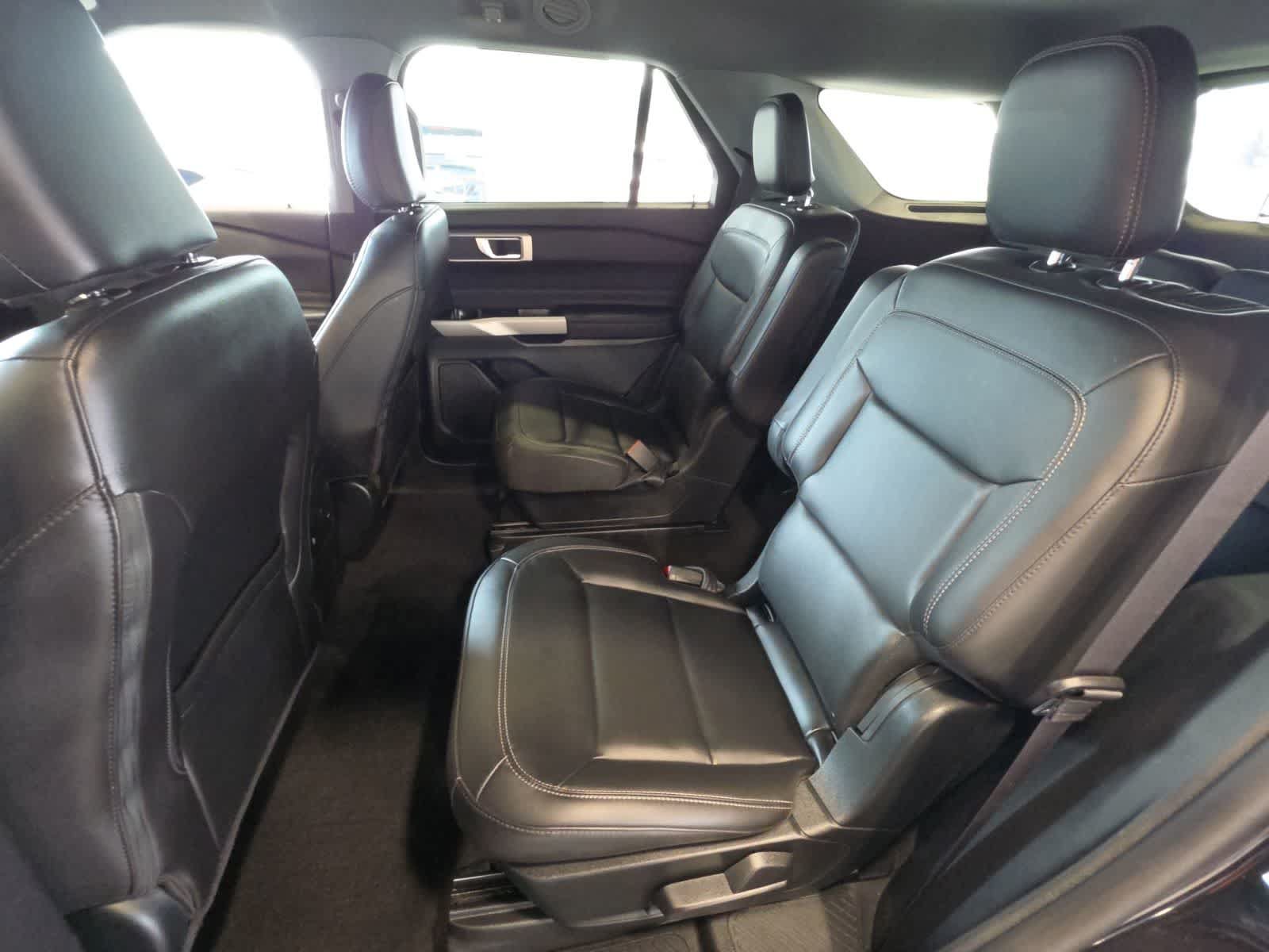 Used 2024 Ford Explorer XLT w/ Equipment Group 202A AWD/4WD image 31